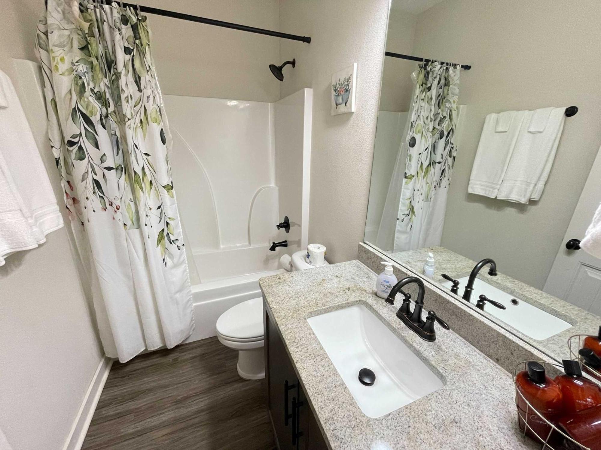 Beach Flow Bungalow-Mins To Downtown-Dining-Base Pensacola Exterior photo